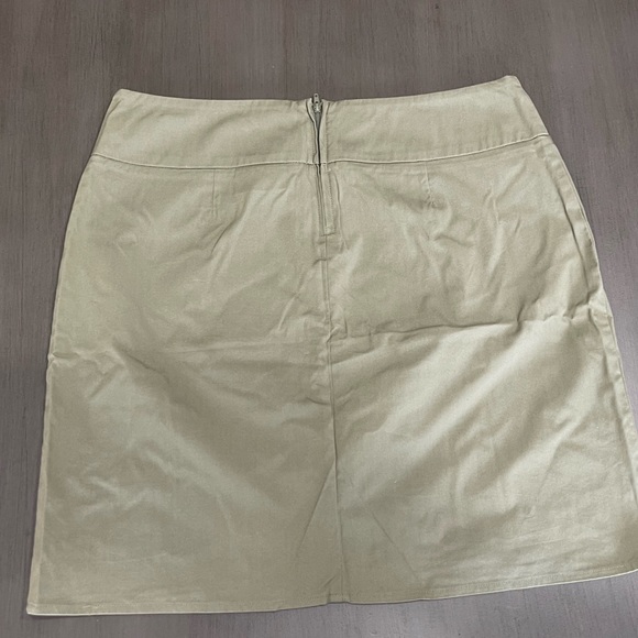 New York & Company Women’s skirt size 10  Olive - Picture 1 of 3